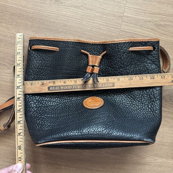 VTG 80s Dooney & Bourke All Weather Leather Drawstring Bucket Bag Black Tan USA - Picture 13 of 14